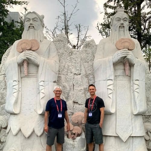 Reishi mushroom statues