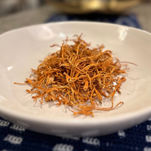 Dried cordyceps mushrooms