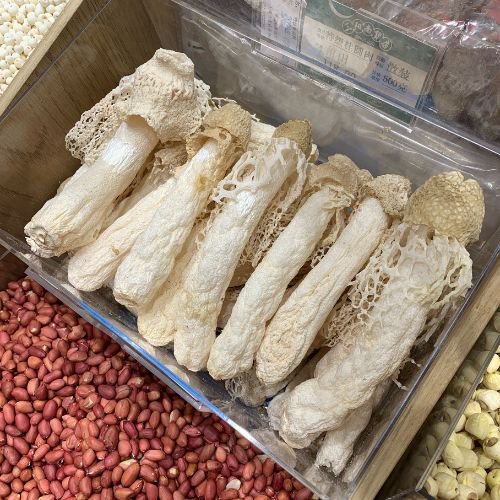 dried veiled stinkhorn mushrooms chinese market