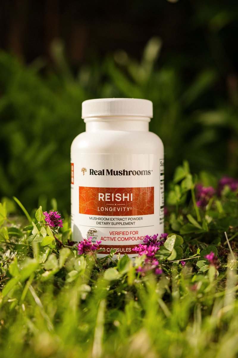 image of reishi supplement in a bottle for mushroom vitamins